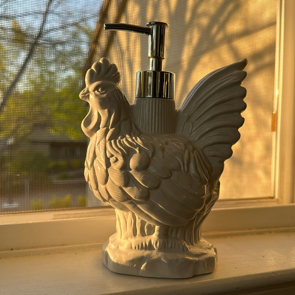 Bath Shop Canada White Farmhouse Rooster Hand Soap Dispenser